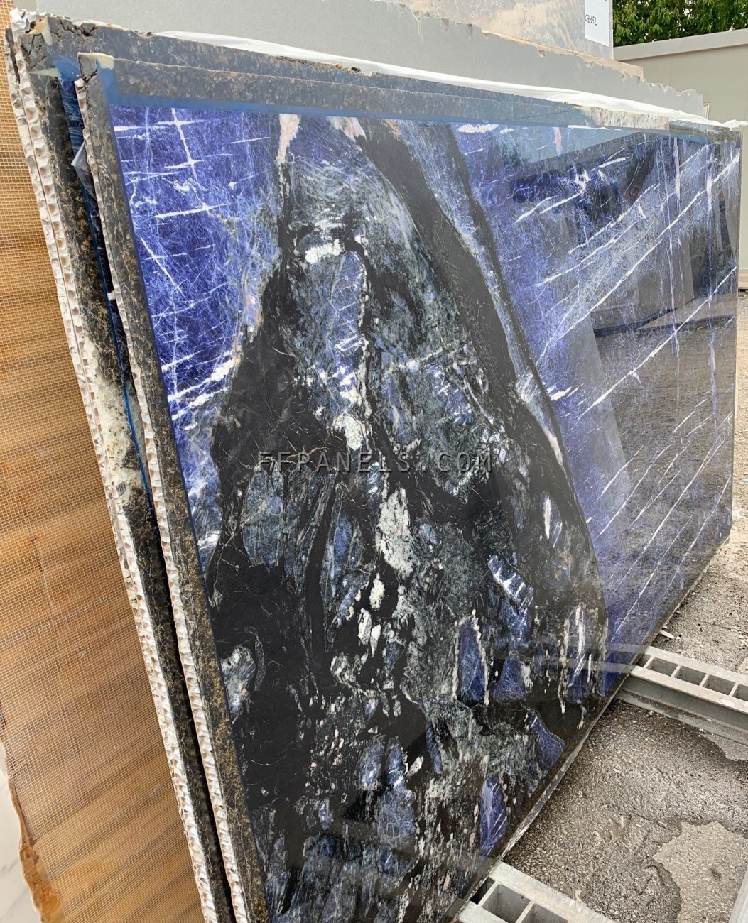 FABYCOMB® lightweight SODALITE BLU GRANITE panels