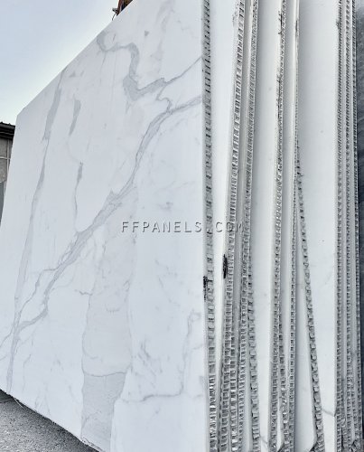 pannelli marmo leggero FABYCOMB® in MARMO CALACATTA